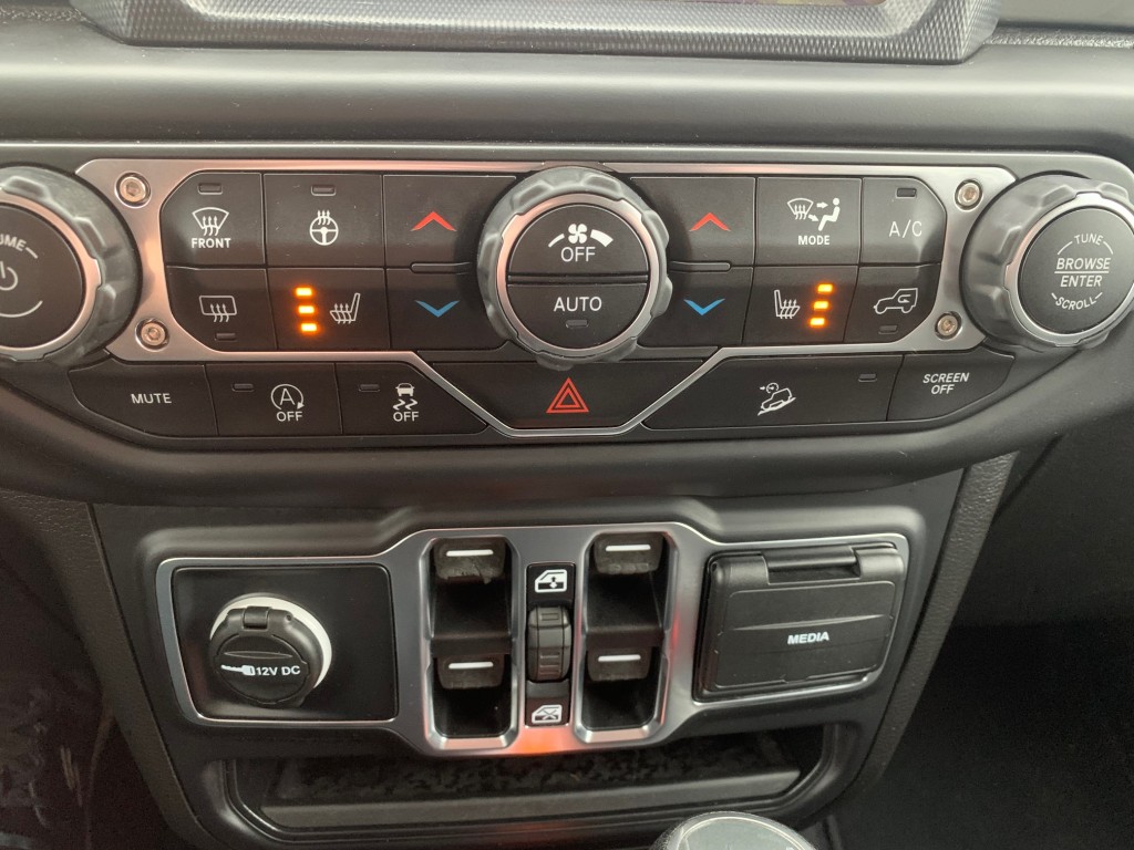 2019 Jeep Wrangler - photo 12