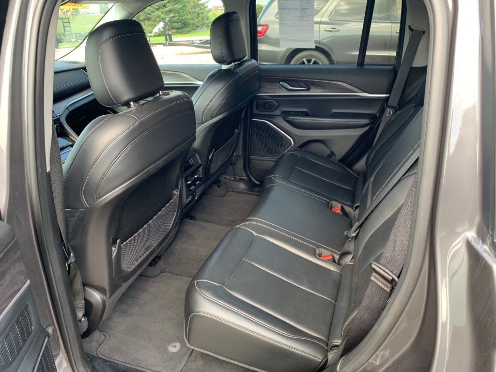 2022 Jeep Grand Cherokee Limited photo 3