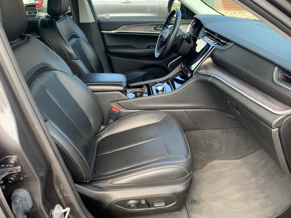 2022 Jeep Grand Cherokee Limited photo 4