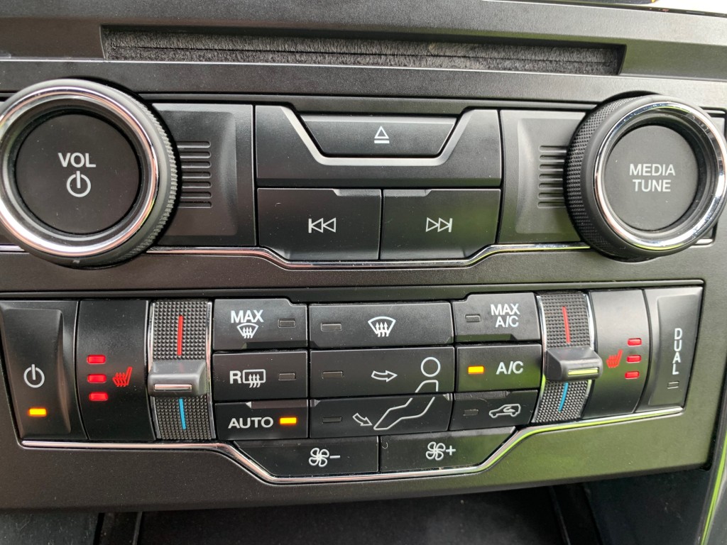 2018 Ford Explorer - photo 12